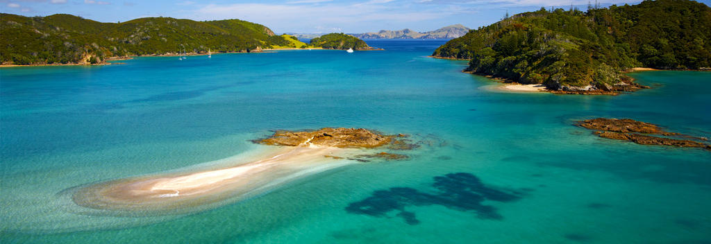 Dotted with picturesque islands both large and small, the Bay of Islands is spectacular.