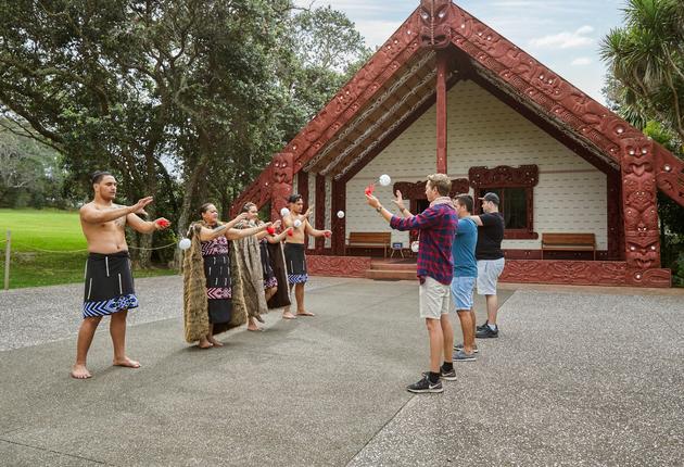 ワイタンギではニュージーランド初期の歴史とマオリ文化について、1日でたくさんのことを知ることができます。