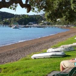 베이오브아일랜즈의 아름다운 해변에서 취하는 휴식