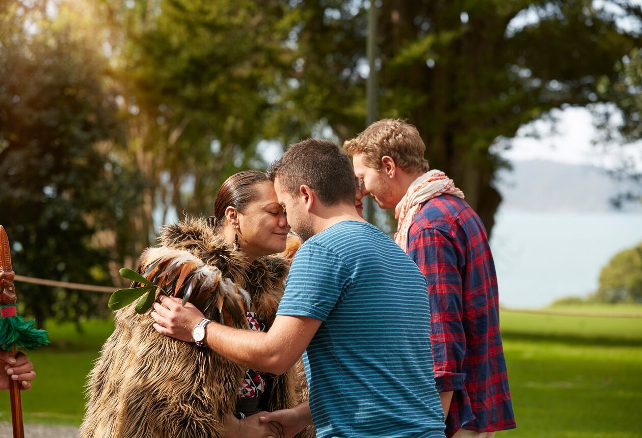 마오리 문화는 풍부한 전설(푸라카우)들로 이루어져 있다. 가장 유명한 전설에 대해 듣고, 어디에서 체험할 수 있는지 알아보자.