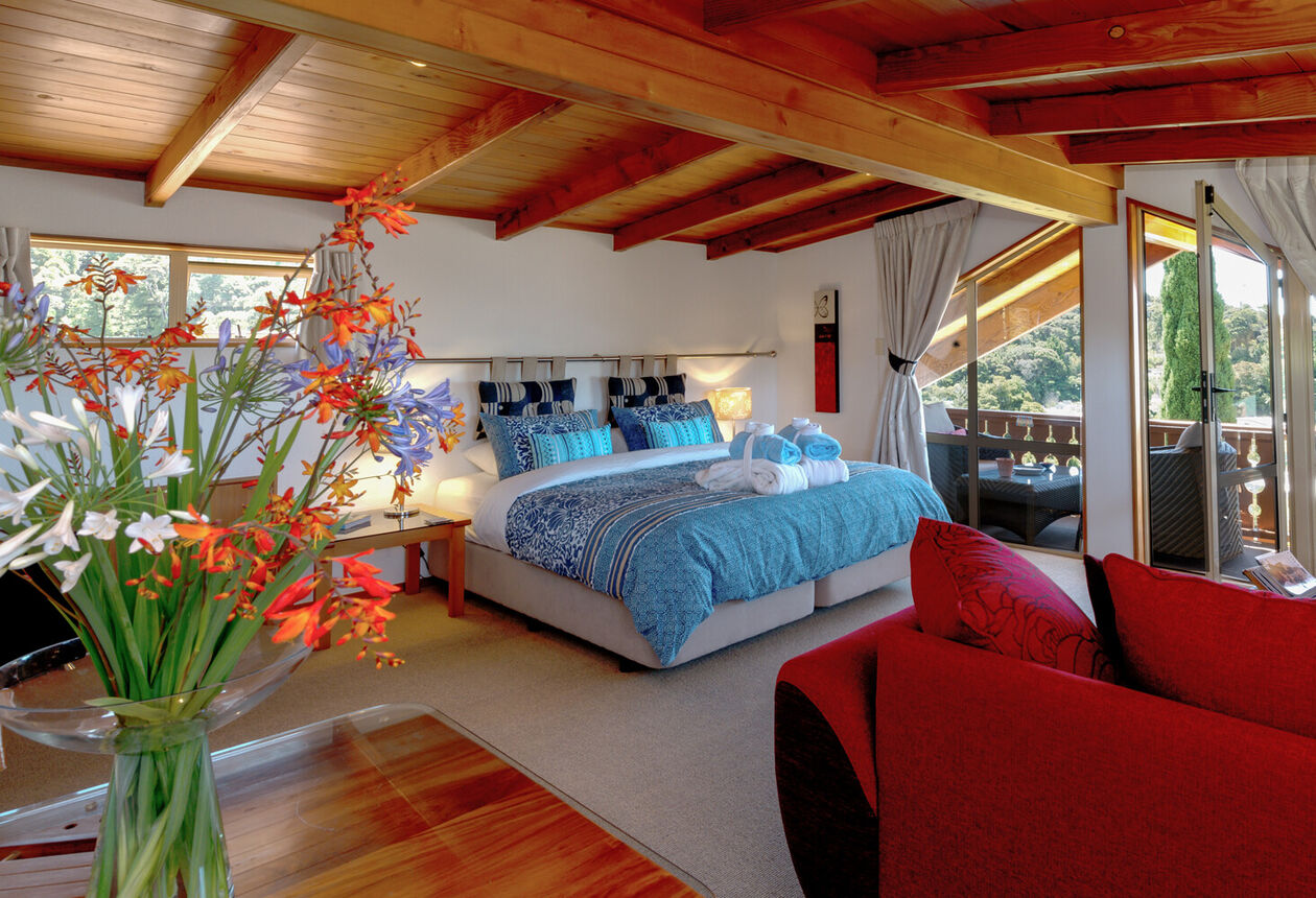 Get a personal touch with a quaint bed & breakfast in New Zealand. Stay with a bed & breakfast host and get travel tips over your eggs, bacon and coffee.