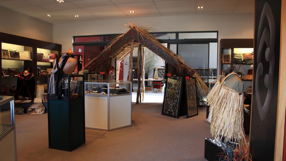 Ahi Kaa o Te Hana art gallery, souvenirs and gifts store.