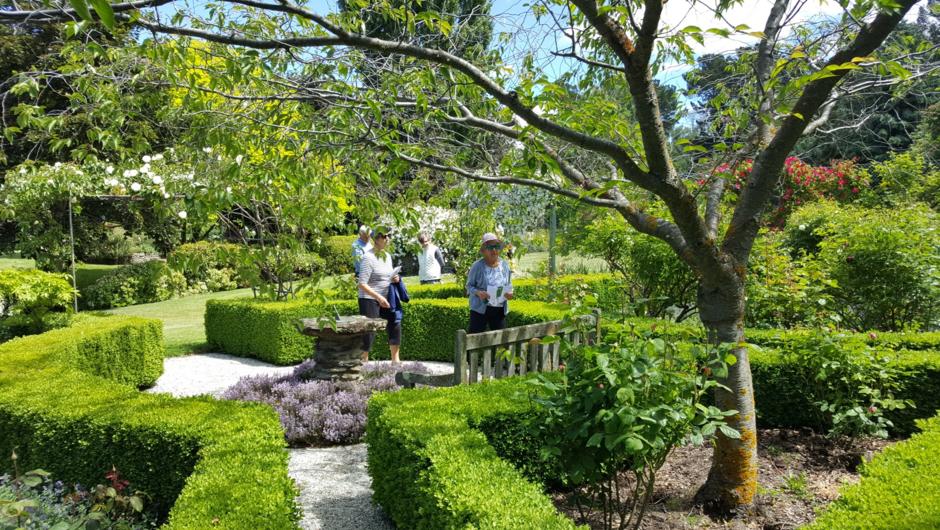 Guests enjoying Clachanburn Gardens in Central Otago