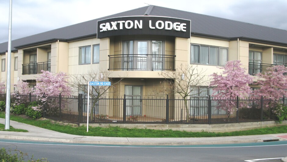 Saxton Lodge