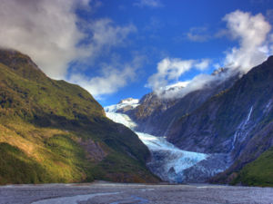 弗朗兹约瑟夫冰川的壮美之景