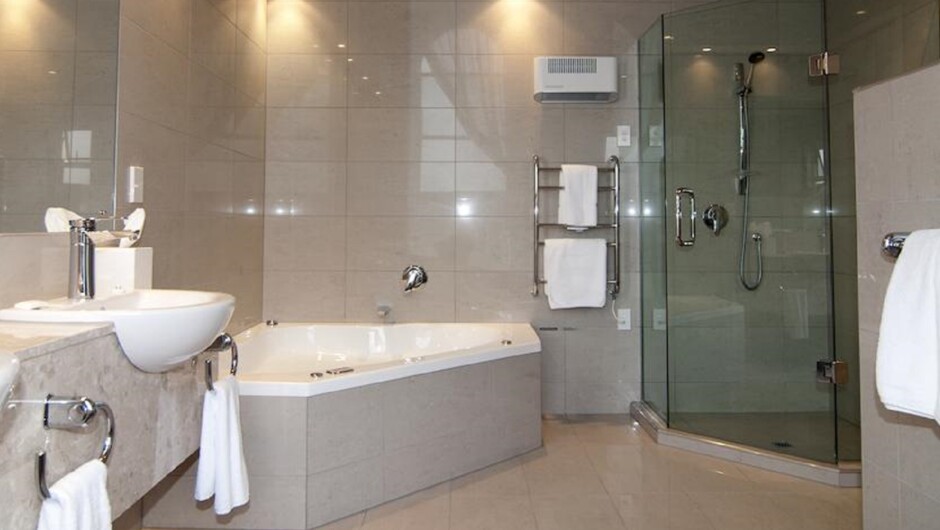Brydone Hotel_Bathroom