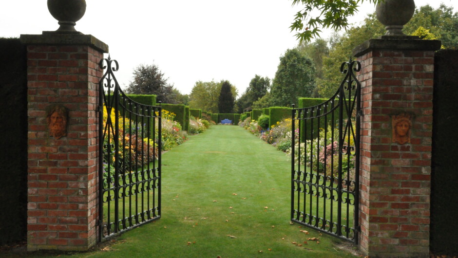 Main entrance to Trott's Garden