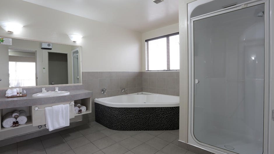 Luxury Suite Double Spa Bathroom