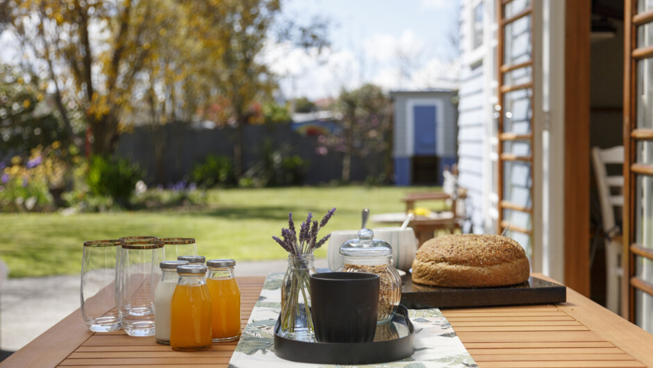 Enjoy breakfast in your courtyard, enjoying the abundant garden.