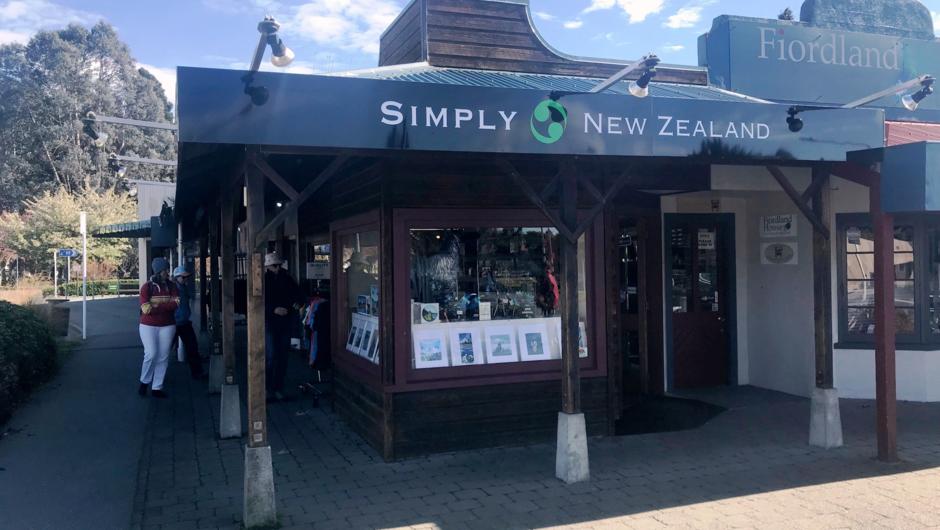 Simply New Zealand - Te Anau Lakefront