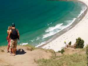 Wandern, surfen, schwimmen und Strandcafés in Mt Maunganui in der Bay of Plenty.