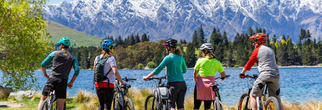 Riding with friends along the Queenstown Trail