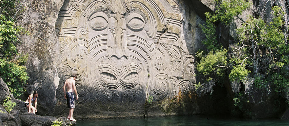 Mine Bay rock carvings, Lake Taupo
