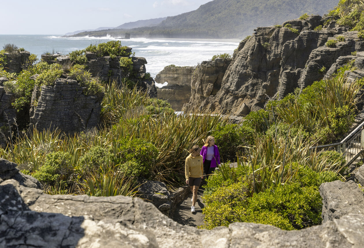 Discover the top spring activities in Aotearoa New Zealand! From vibrant festivals to outdoor adventures and blooming gardens, experience the beauty of spring across Aotearoa New Zealand.