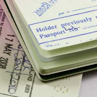 Bila Anda merencanakan untuk berkunjung ke Selandia Baru, Anda harus menyiapkan paspor dan visa.