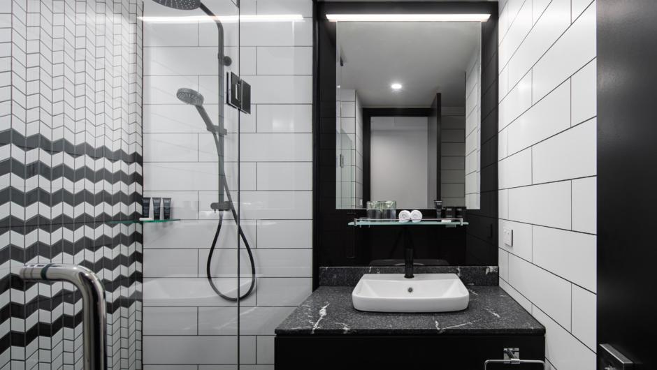 Standard King Bathroom - Rydges Wellington Airport Hotel