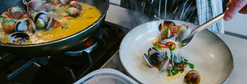 Auckland Seafood School - Cooking class - steamed shellfish