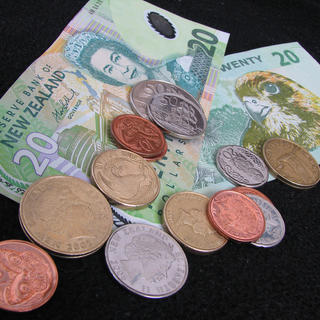 Neuseeländische Geldscheine und Münzen