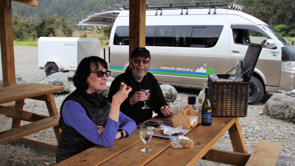 A picnic stop in the afternoon for NZ wine and cheese
