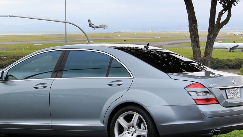 Luxurious S600 Available For Airport Transfers & Private Chauffeur Hire.