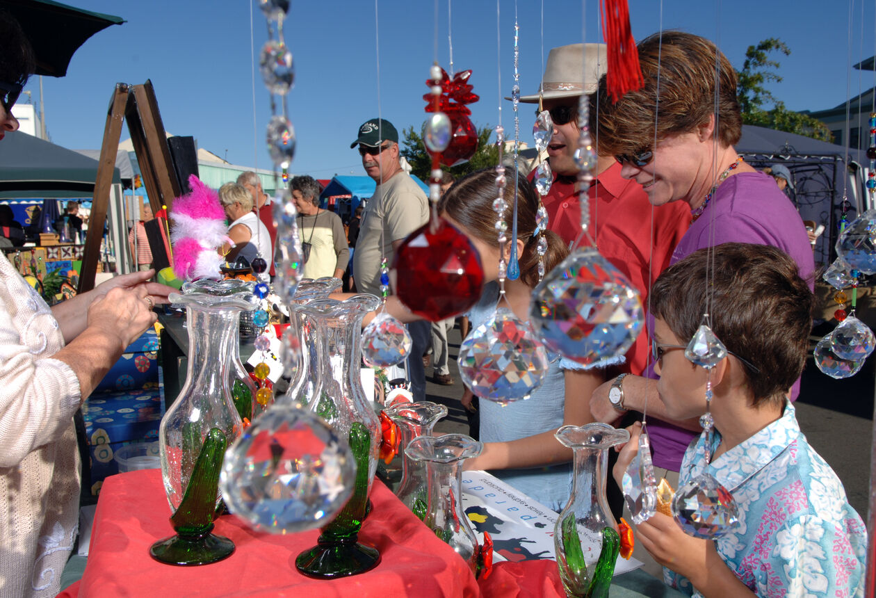 Food, arts and crafts markets around New Zealand are a great place to shop.