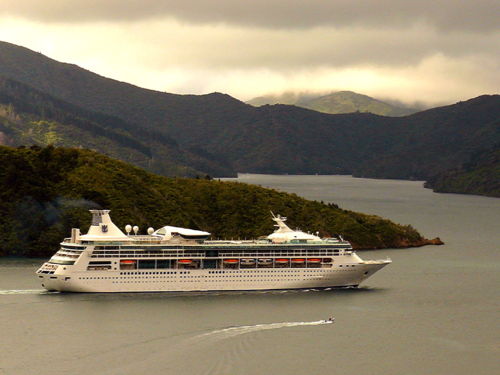 &quot;Rhapsody of the Seas&quot; in the Sounds