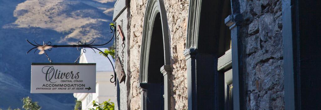 Olivers Lodge frontage