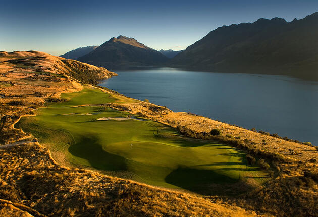 Bei Abschlägen auf den spektakulären Golfplätzen von Neuseelands Südinsel sind fantastische Aussichten jederzeit inklusive.