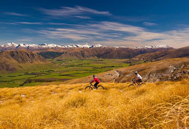 Atop a Southland high-country station is this wonderful handcrafted and historic single-track biking adventure near Queenstown with a fabulous mountain and valley vistas.