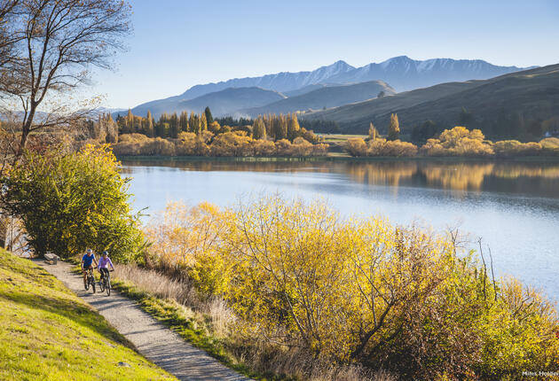 Indulge on the Queenstown Trails that taking in many iconic sights and attractions across Queenstown, Arrowtown and Gibbston Valley - from easy lakeside outings and wine-touring by bike, to cross-country day-long sight-seeing rides.