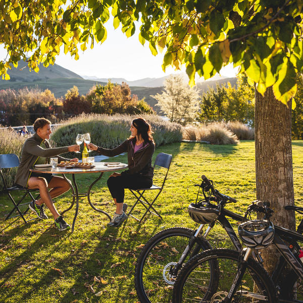 When you’re biking the Queenstown Trail, enticing food and wine opportunities pop up at regular inte