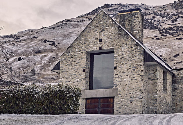 Discover the best of New Zealand’s dynamic wineries and unique culinary scene.