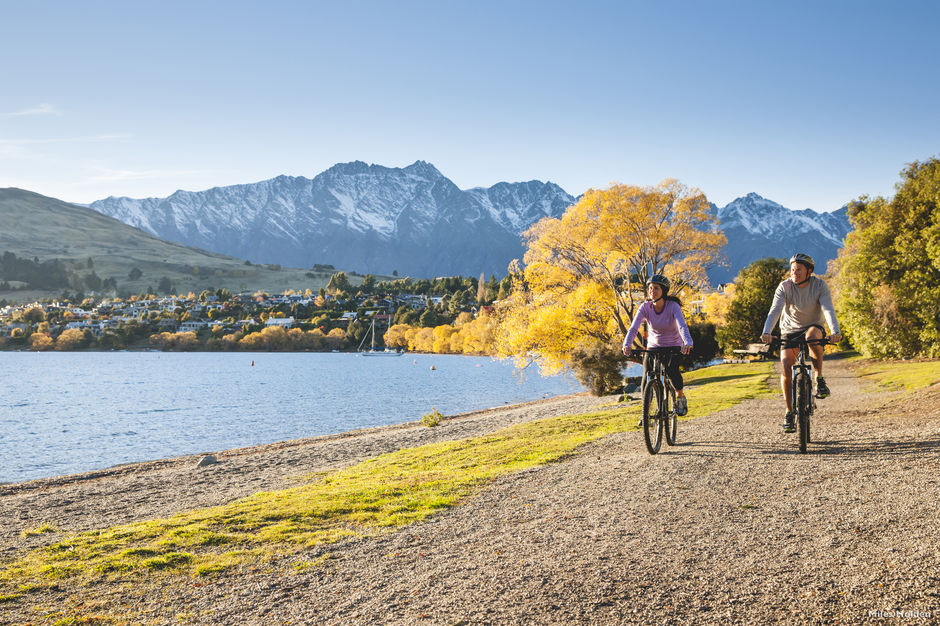 Cycling by Lake Wakatipu in autumn