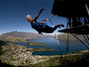 Freestyle ledge bungy in Queenstown