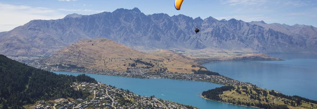 Paragliding from Bobs Peak