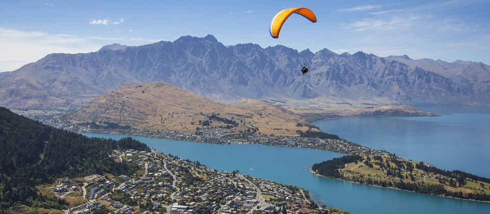 Paragliding from Bobs Peak