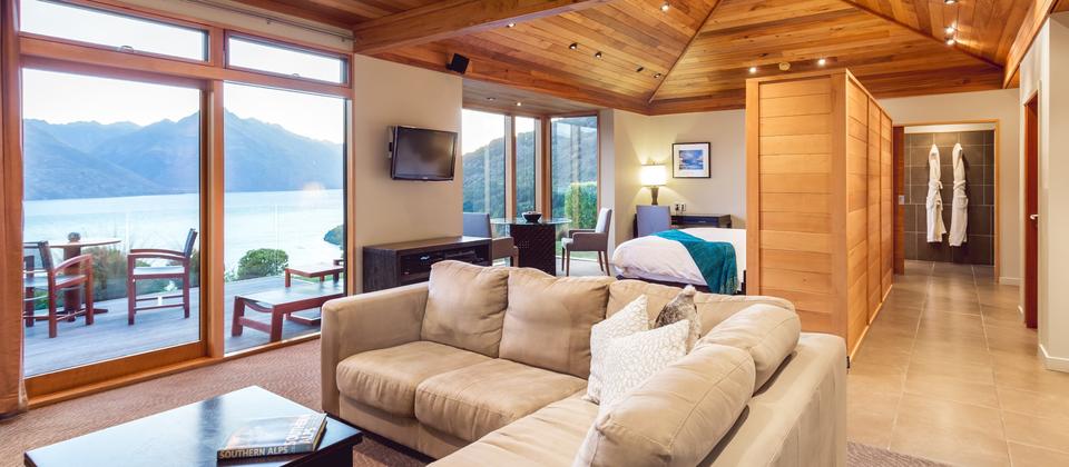 Azur is a contemporary lodge overlooking some of the most spectacular scenery in New Zealand.