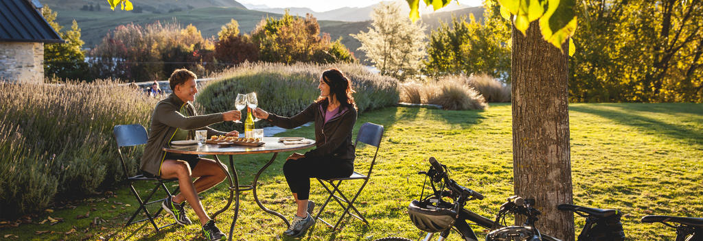 When you're biking the Queenstown Trail, enticing food and wine opportunities pop up at regular intervals. Pause for a while to enjoy a wine and a platter of delicious local produce.