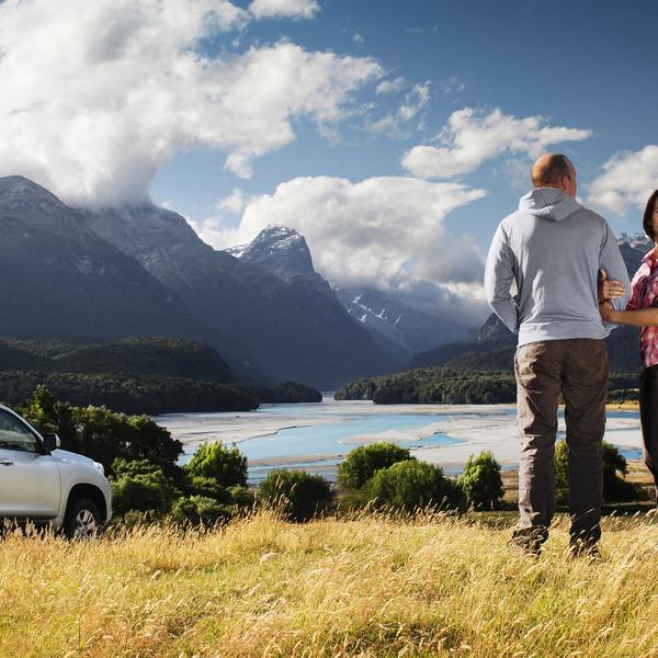 運転のアドバイスを読んで、ニュージーランドで安全なドライブ旅行を楽しみましょう。