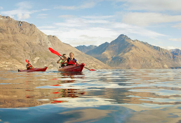 Find the top things to do in New Zealand this summer season. From kayaking and jet boating to hot pools and hikes, there is something for everyone. 