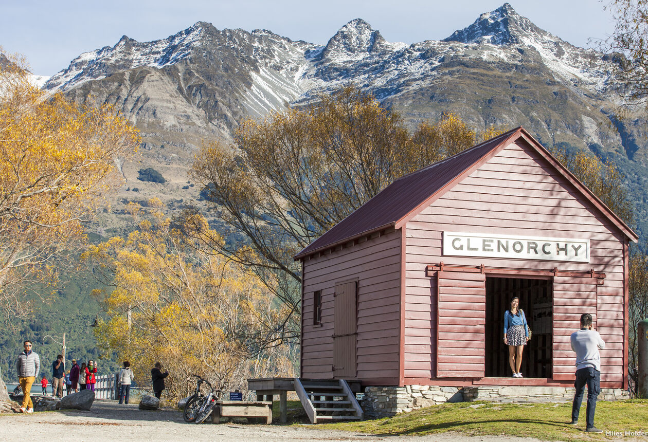 Just 45 minutes from Queenstown, Glenorchy is nestled on the northern shores of Lake Wakatipu & is the gateway to hiking trails and Middle-earth magic.