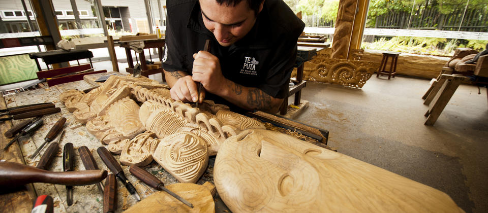 At Te Puia in Rotorua, you can watch Māori carvers at work. Their skills are passed from one generation to the next.