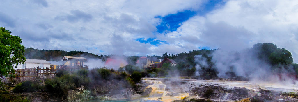 Überall in Rotoruas Thermalparks finden sich Dampfquellen, die uns daran erinnern, welche gewaltigen Naturkräfte hier am Werk sind.