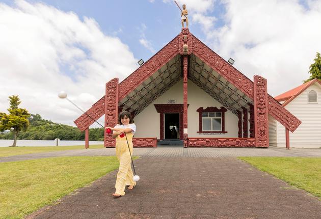 马拉埃（毛利会堂）是新西兰各地毛利人社区活动的聚集点。了解更多关于马拉埃毛利会堂的传统和习俗。