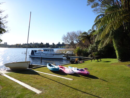 The shores of Lake Rotoiti make a great spot for some time out