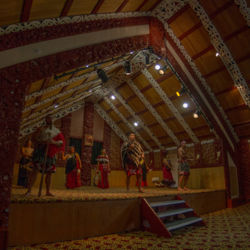 会堂内部精雕细琢、包含深意，十分具有吸引力。