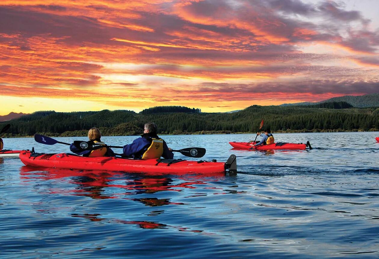 Lake Rotoiti (“the small lake”) is actually a relatively large lake lying to the east of Rotorua, and is connected to Lake Rotorua by the Ōhau Channel.