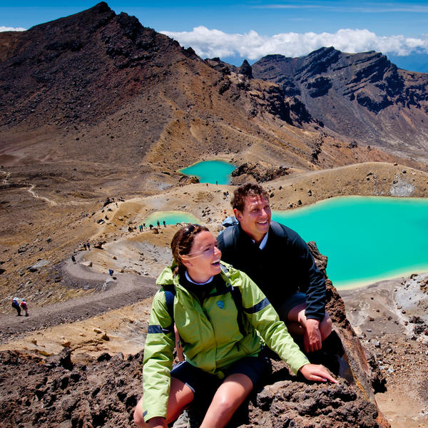 Tongariro Alpine Crossing bietet eine Tageswanderung, die zu schwärmerischen Bewertungen führt – eine unglaubliche Wandererfahrung.