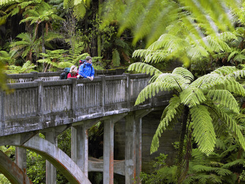 行き先のない橋