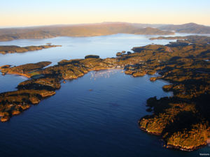 With a population of less than 500, Stewart Island has plenty of space for fabulous natural scenery. You can visit the Island to hike, dive, watch birds, go fishing or simply enjoy a slice of tranquility.